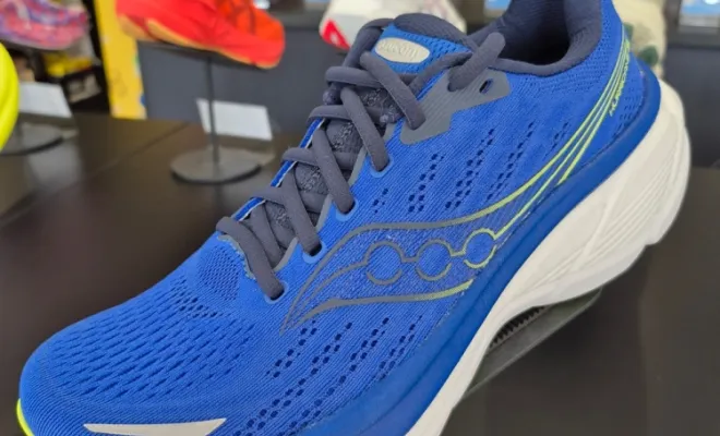 SAUCONY HURRICANE 25 (180€)