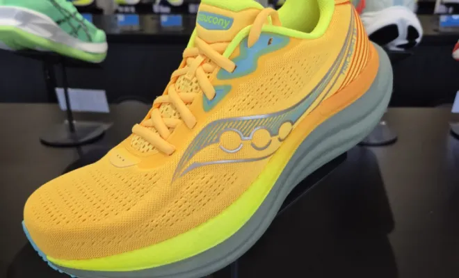 SAUCONY TRIUMPH 23 (190€)