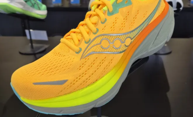 SAUCONY HURRICANE 25 (180€)